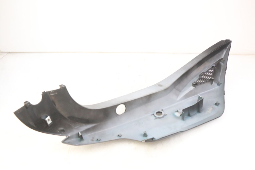 photo de LEFT REAR SIDE PANEL KYMCO AGILITY 16+ 4T 50 (2018 - 2023) - Surface and material condition