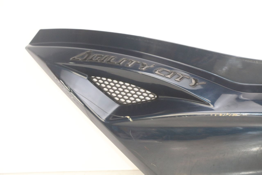 photo de LEFT REAR SIDE PANEL KYMCO AGILITY 16+ 4T 50 (2018 - 2023) - High-resolution close-up