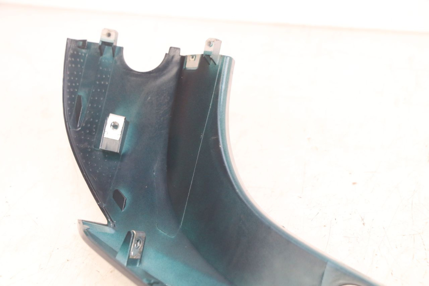 photo de LEFT REAR SIDE PANEL KYMCO AGILITY 16+ 4T 50 (2018 - 2023) - Zoom on usage condition