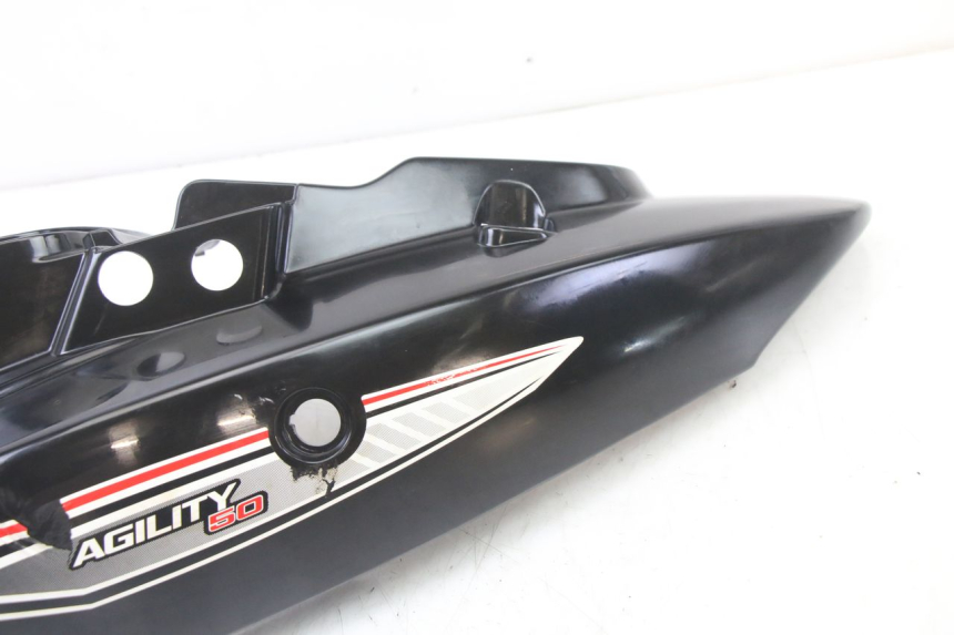 photo de LEFT REAR SIDE PANEL KYMCO AGILITY 4T 50 (2005 - 2018) - Zoom on usage condition