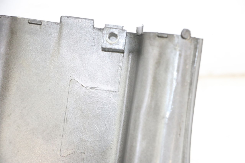 photo de LEFT REAR SIDE PANEL KYMCO AGILITY 4T 50 (2005 - 2018) - Zoom on usage condition