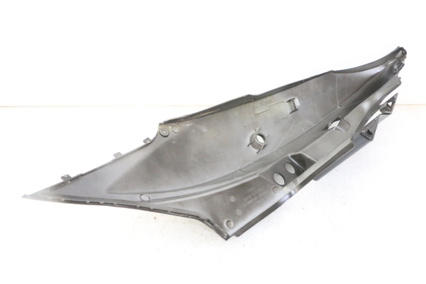 photo de LEFT REAR SIDE PANEL KYMCO AGILITY 4T 50 (2005 - 2018) - Fixing points details