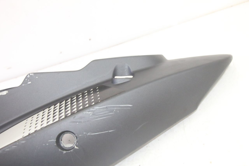 photo de LEFT REAR SIDE PANEL KYMCO AGILITY 4T 50 (2018 - 2022) - Zoom on usage condition