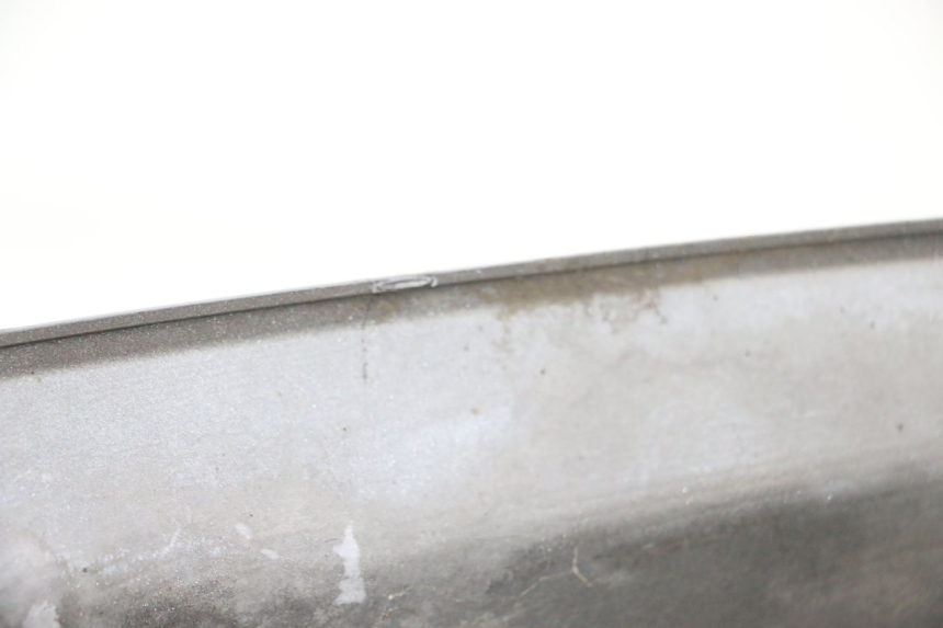 photo de REAR LEFT PANEL SUZUKI BURGMAN 125 (2007 - 2014) - Zoom on usage condition