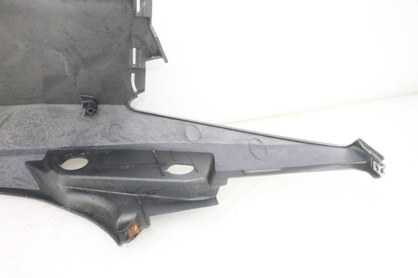 photo de REAR LEFT PANEL SUZUKI BURGMAN 125 (2007 - 2014) - Technical close-up