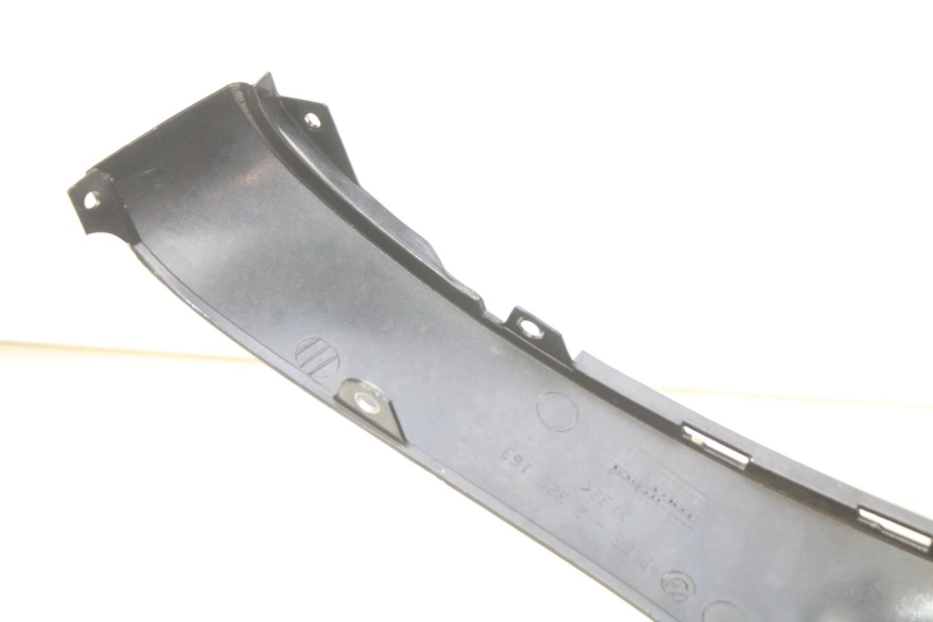 photo de LEFT REAR SIDE PANEL BMW C1 125 (2000 - 2003) - Technical close-up