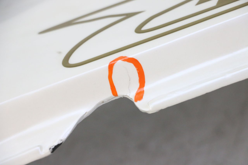 photo de REAR LEFT PANEL HONDA CBR RR FIREBLADE 900 (1992 - 1994) - High-resolution close-up