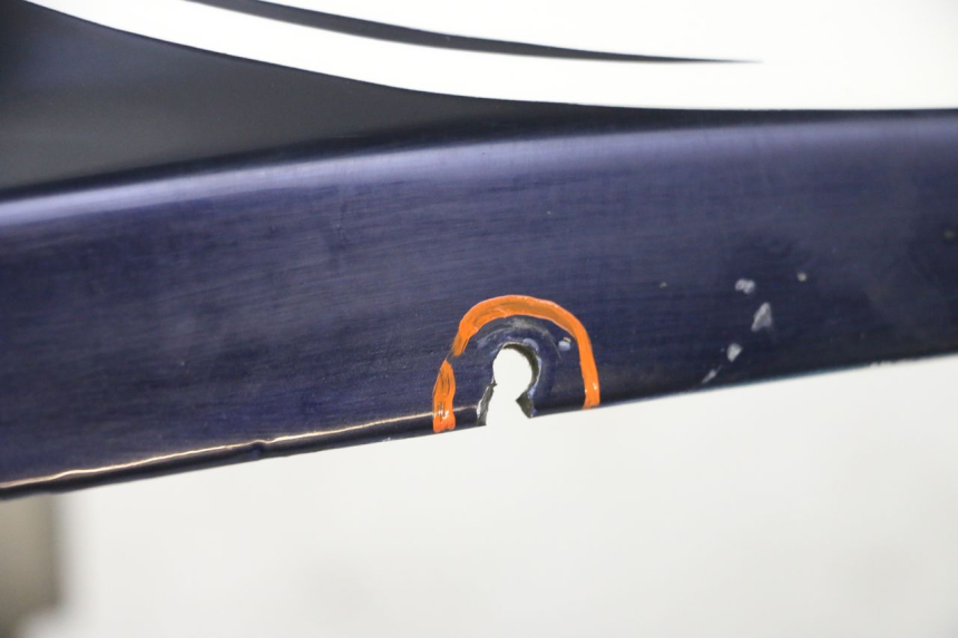 photo de REAR LEFT PANEL HONDA CBR RR FIREBLADE 900 (1992 - 1994) - Fixing points details