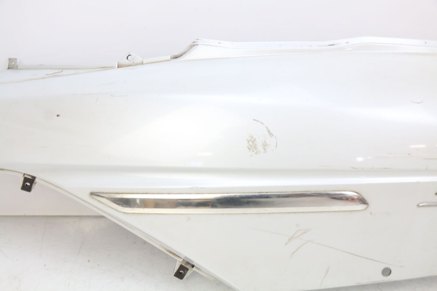 photo de LEFT REAR SIDE PANEL HONDA FES S-WING SWING ABS 125 (2007 - 2015) - Distinctive features