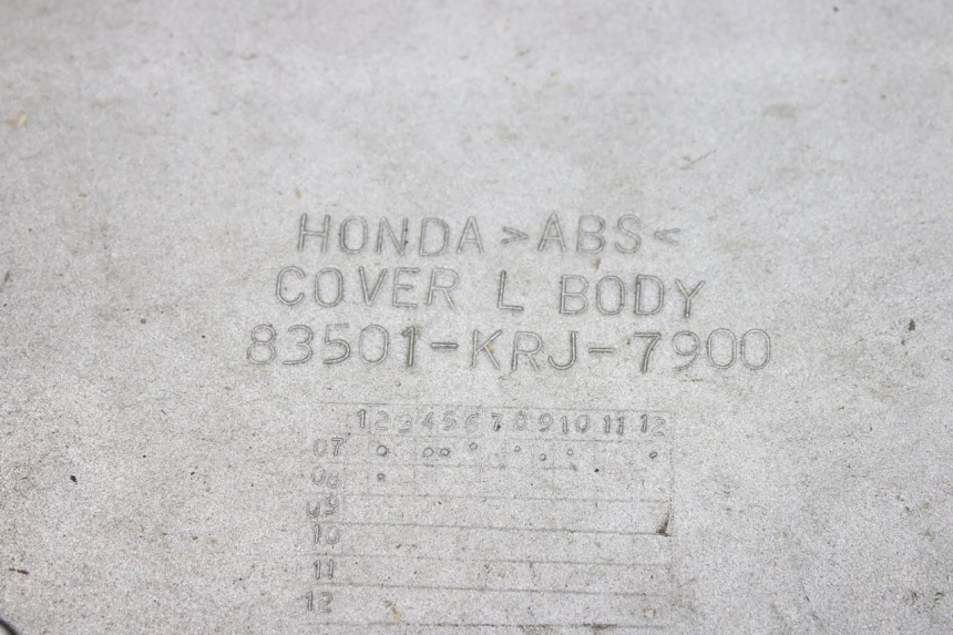 photo de LEFT REAR SIDE PANEL HONDA FES S-WING SWING ABS 125 (2007 - 2015) - Fixing points details