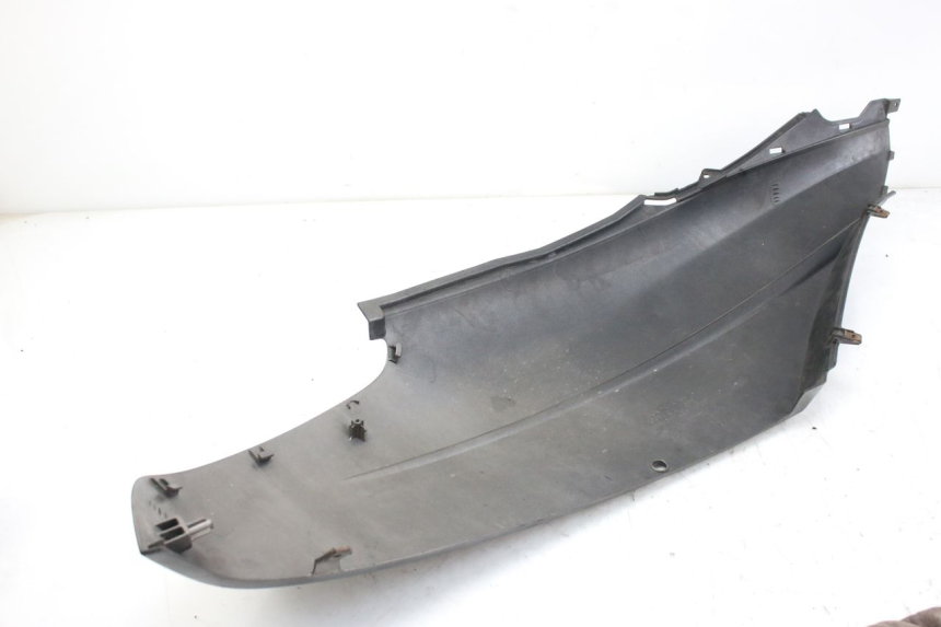 photo de LEFT REAR SIDE PANEL HONDA FES S-WING SWING ABS 125 (2007 - 2015) - Surface and material condition