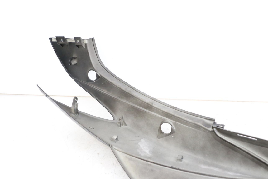 photo de REAR LEFT PANEL MBK FLAME X 125 (2007 - 2016) - Zoom on usage condition