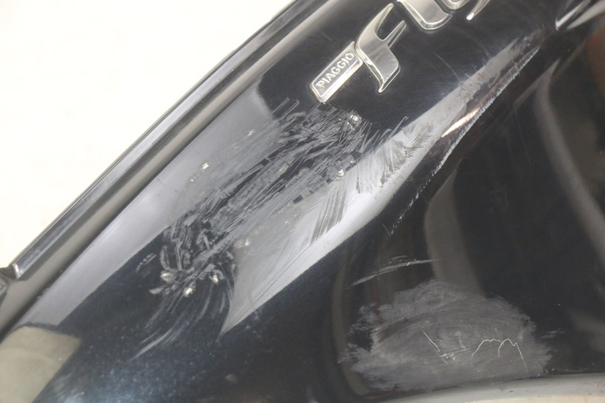 photo de LEFT REAR SIDE PANEL PIAGGIO FLY 4T 50 (2013 - 2017) - Fixing points details