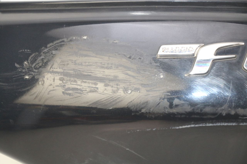 photo de LEFT REAR SIDE PANEL PIAGGIO FLY 4T 50 (2013 - 2017) - Surface and material condition