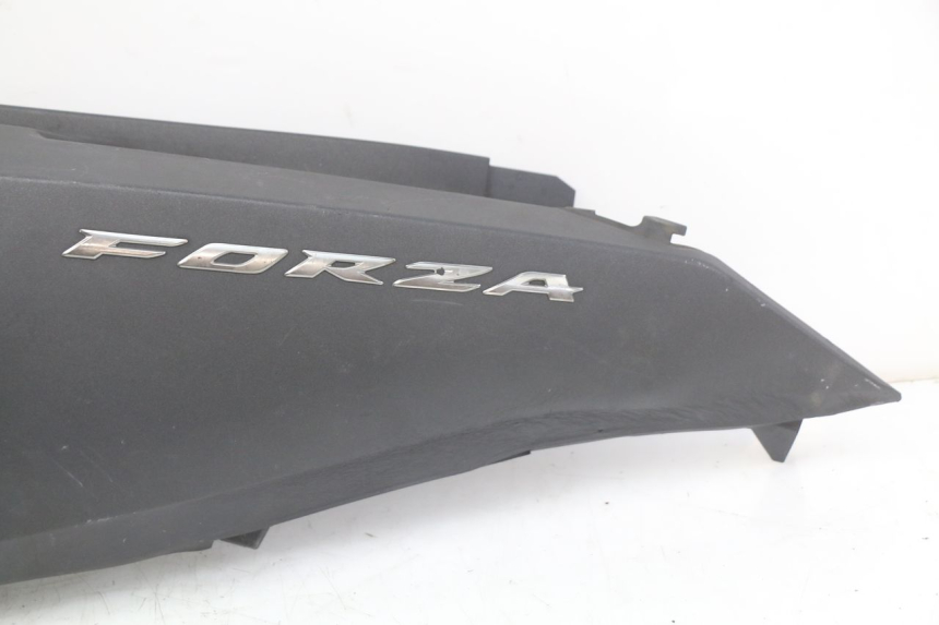photo de LEFT REAR SIDE PANEL HONDA FORZA 125 (2015 - 2016) - Alternative perspective