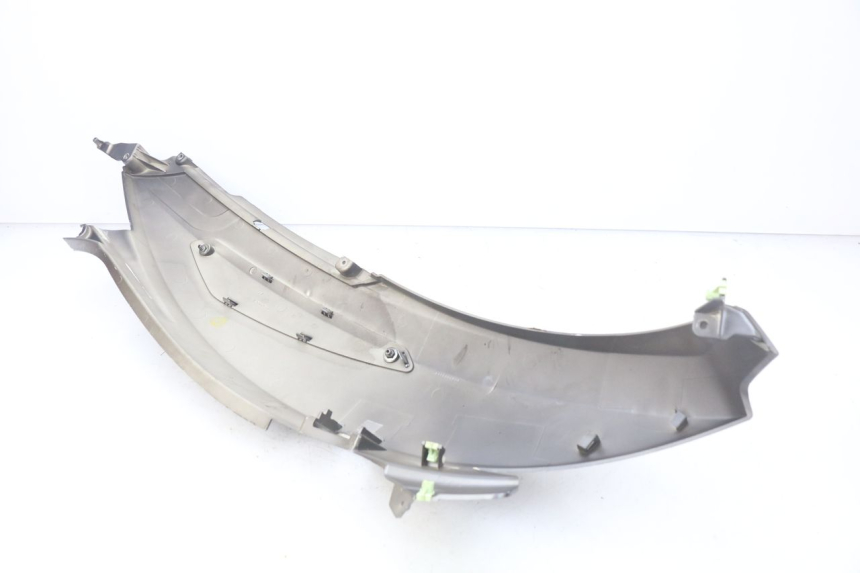 photo de LEFT REAR SIDE PANEL PEUGEOT GEOPOLIS 400 (2007 - 2013) - Fixing points details