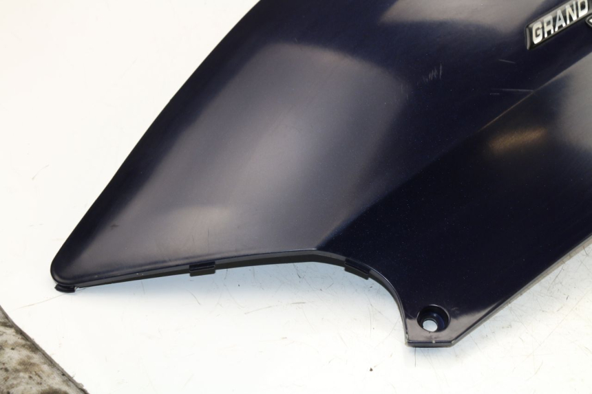 photo de REAR LEFT PANEL KYMCO GRAND DINK 125 (2008 - 2014) - Distinctive features