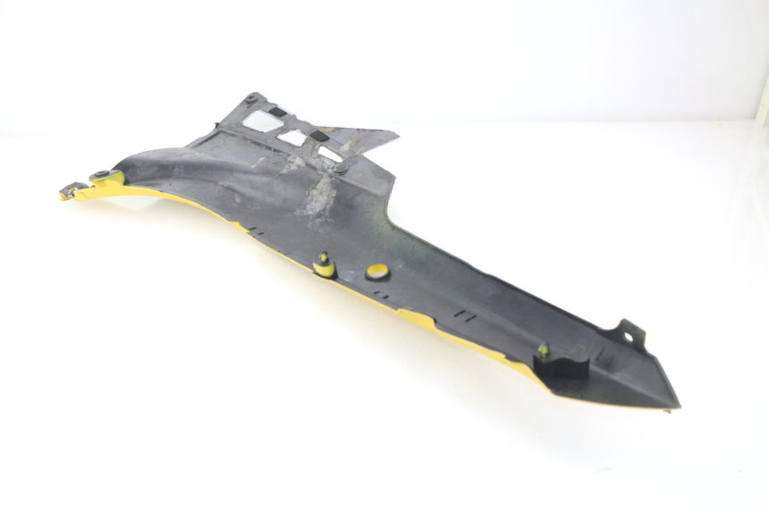 photo de REAR LEFT PANEL SUZUKI GSXF GSX F 600 (1988 - 1997) - Surface and material condition