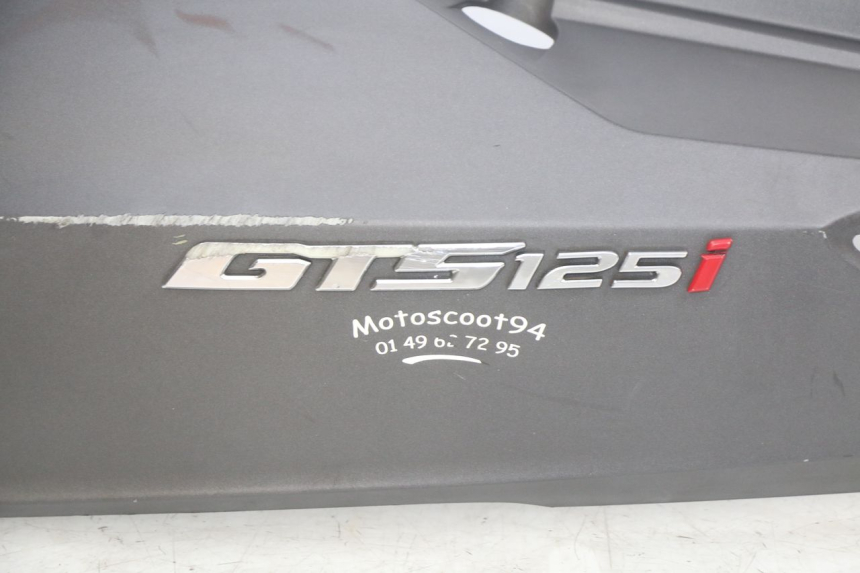 photo de LEFT REAR SIDE PANEL SYM GTS EFI 125 (2012 - 2016) - High-resolution close-up