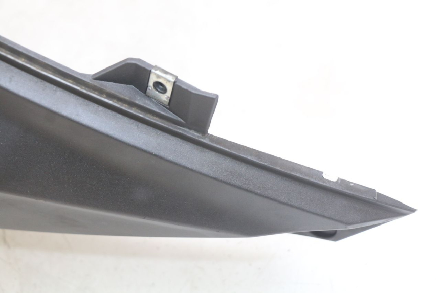 photo de LEFT REAR SIDE PANEL SYM GTS EFI 125 (2012 - 2016) - Zoom on usage condition