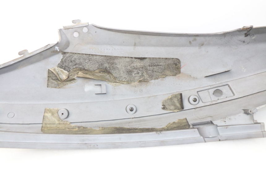 photo de REAR LEFT PANEL SYM GTS EVO 125 (2009 - 2013) - Alternative perspective