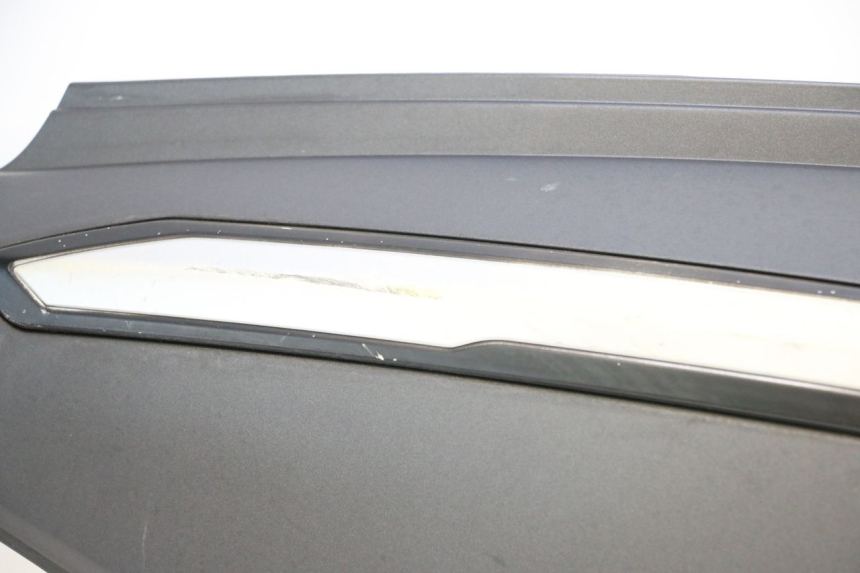 photo de REAR LEFT PANEL SYM GTS EVO 125 (2009 - 2013) - Alternative perspective