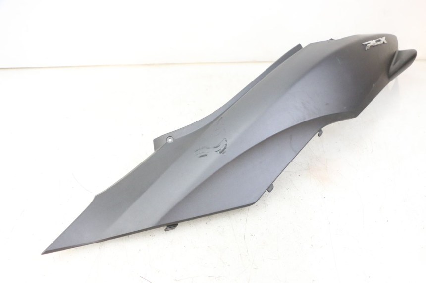 photo de REAR LEFT PANEL HONDA PCX (JF57/JF64) 125 (2014 - 2018) - Distinctive features