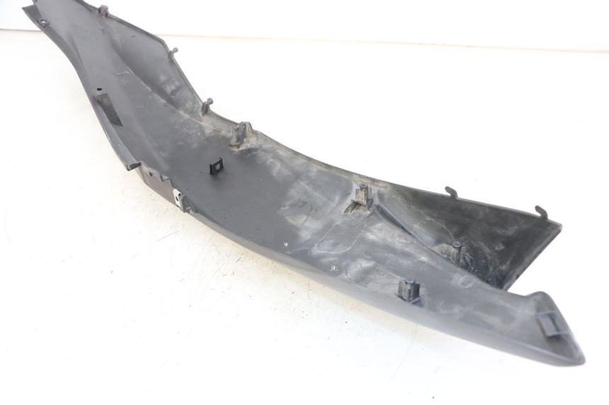 photo de REAR LEFT PANEL HONDA PCX (JF57/JF64) 125 (2014 - 2018) - Zoom on usage condition