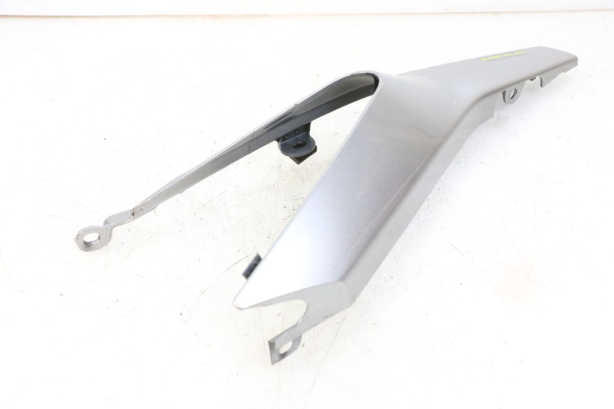 photo de REAR LEFT PANEL HUSQVARNA SVARTPILEN 401 (2018 - 2023) - Technical close-up