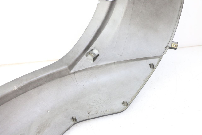 photo de REAR LEFT PANEL KYMCO PEOPLE S 125 (2000 - 2008) - Fixing points details
