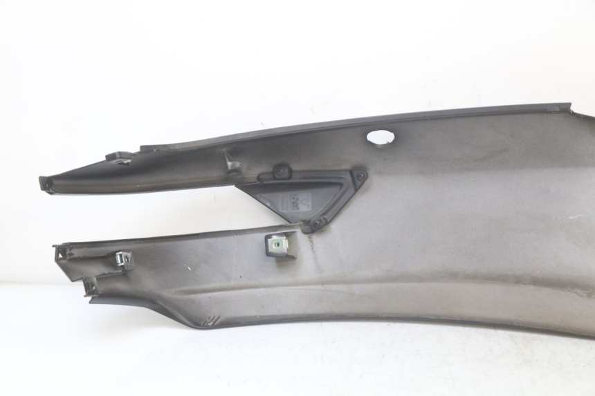 photo de REAR LEFT PANEL PIAGGIO MP3 HPE 350 (2018 - 2020) - Surface and material condition