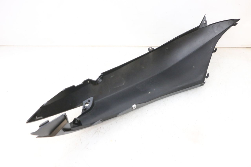 photo de REAR LEFT PANEL PIAGGIO MP3 HPE 300 (2019 - 2026) - Alternative perspective