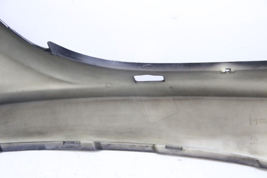 photo de LEFT REAR SIDE PANEL PIAGGIO MP3 125 (2006 - 2014) - Fixing points details