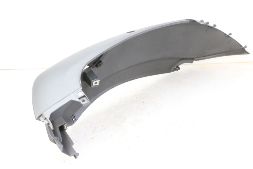 photo de LEFT REAR SIDE PANEL PIAGGIO MP3 500 (2014 - 2017) - Distinctive features