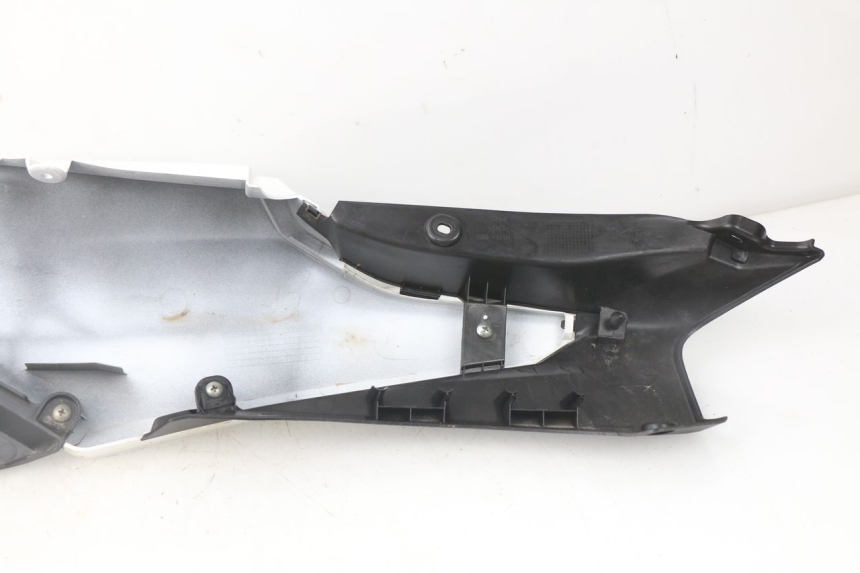 photo de REAR LEFT PANEL MBK MW TRYPTIK 125 (2017 - 2022) - Fixing points details