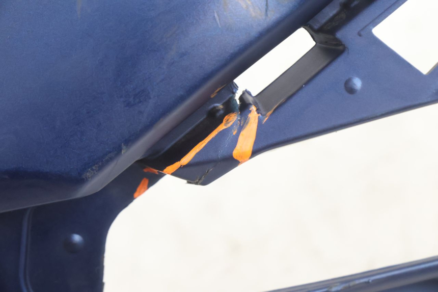 photo de REAR LEFT PANEL YAMAHA N-MAX NMAX 125 (2021 - 2024) - Fixing points details