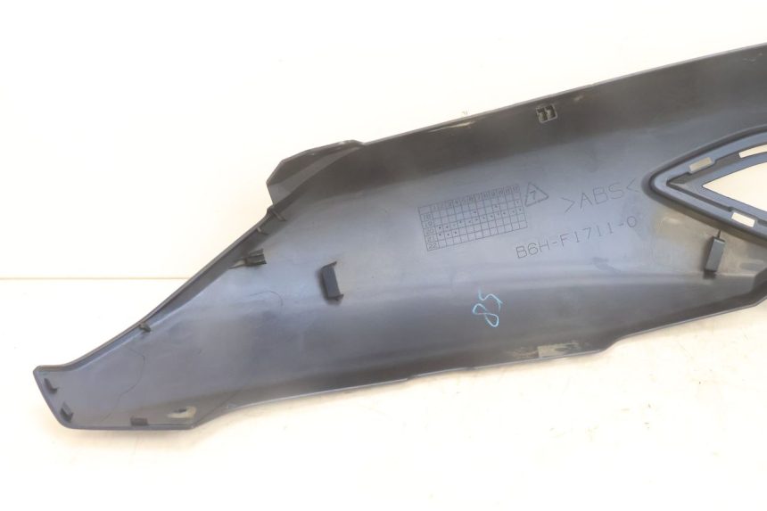 photo de REAR LEFT PANEL YAMAHA N-MAX NMAX 125 (2021 - 2024) - Markings and original references
