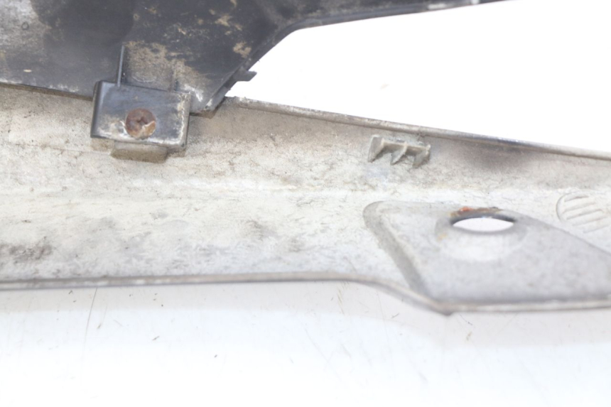 photo de LEFT REAR SIDE PANEL GILERA NEXUS 125 (2007 - 2009) - Technical close-up