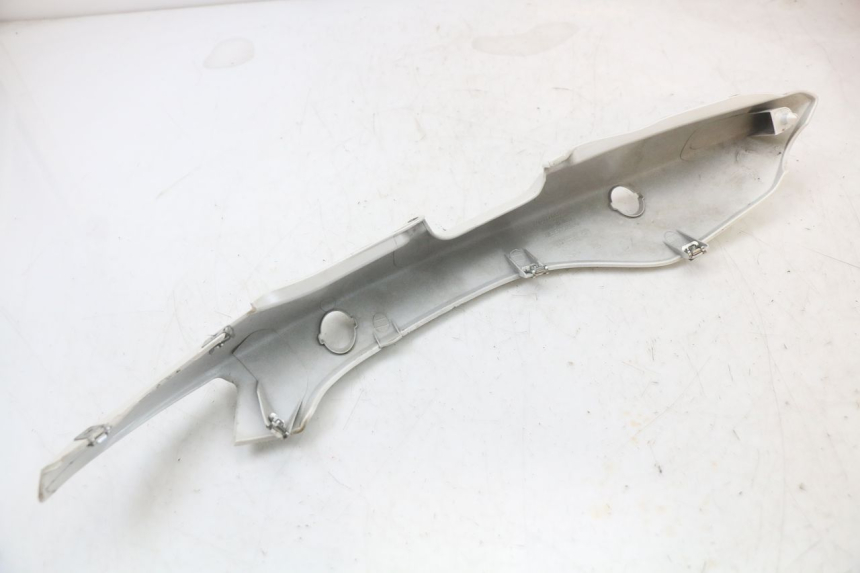 photo de REAR LEFT PANEL MOTO GUZZI NORGE 8V GT 1200 (2011 - 2016) - Product overview