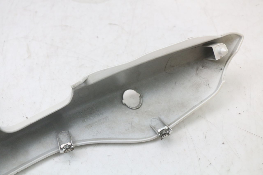 photo de REAR LEFT PANEL MOTO GUZZI NORGE 8V GT 1200 (2011 - 2016) - Surface and material condition