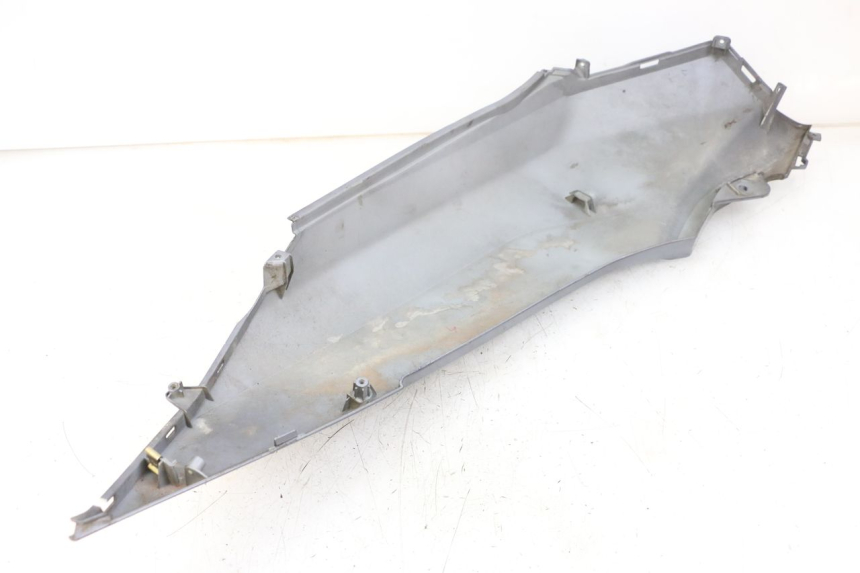 photo de REAR LEFT PANEL PEUGEOT BELVILLE 125 (2017 - 2021) - Technical close-up