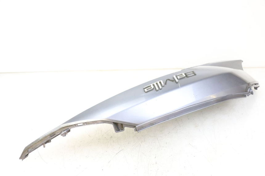 photo de REAR LEFT PANEL PEUGEOT BELVILLE 125 (2017 - 2021) - Fixing points details