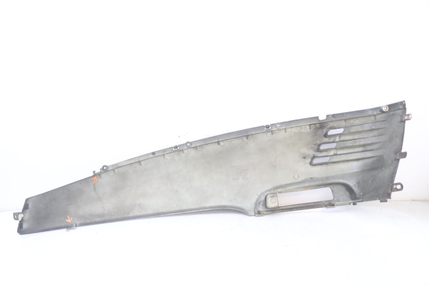 photo de REAR LEFT PANEL PEUGEOT DJANGO 125 (2014 - 2017) - Surface and material condition