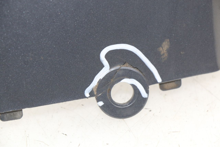 photo de REAR LEFT PANEL DAELIM S2 125 (2006 - 2007) - Markings and original references