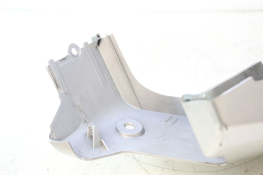 photo de REAR LEFT PANEL DAELIM S2 125 (2006 - 2007) - Alternative perspective