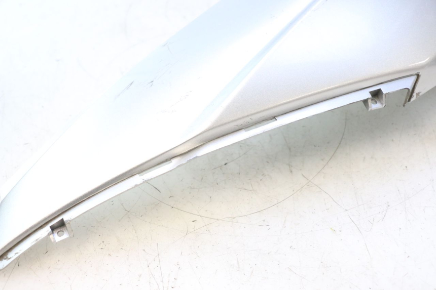 photo de REAR LEFT PANEL DAELIM S2 125 (2006 - 2007) - Markings and original references