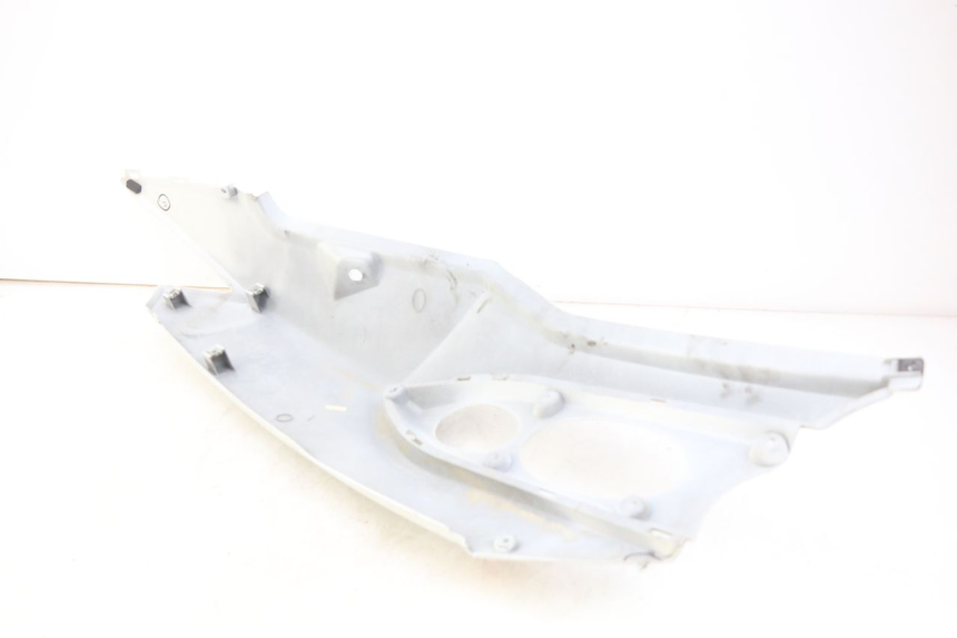 photo de LEFT REAR SIDE PANEL DAELIM S3 125 (2010 - 2017) - Zoom on usage condition