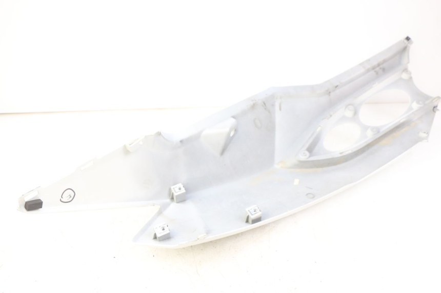 photo de LEFT REAR SIDE PANEL DAELIM S3 125 (2010 - 2017) - Surface and material condition