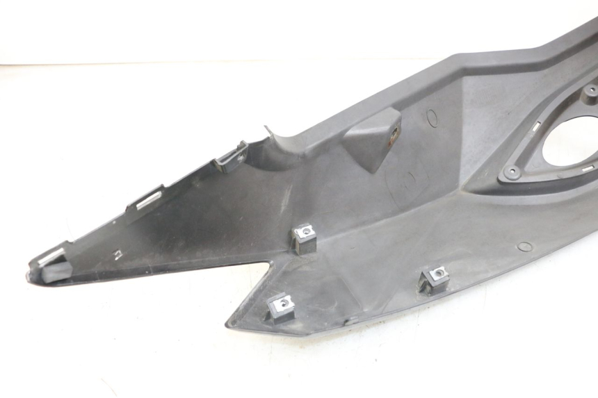 photo de LEFT REAR SIDE PANEL DAELIM S3 125 (2010 - 2017) - Component detail