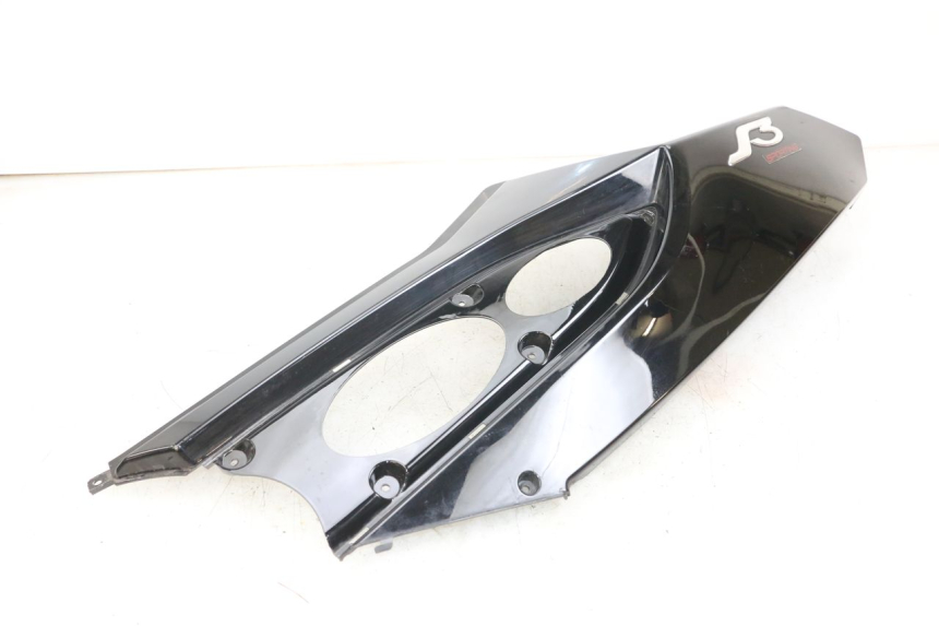 photo de LEFT REAR SIDE PANEL DAELIM S3 125 (2010 - 2017) - Additional view of the item